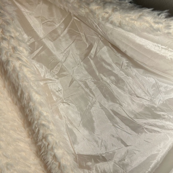 De’ Rotchild White Faux Fur Long Sleeveless Vest Size Large - Picture 5 of 5